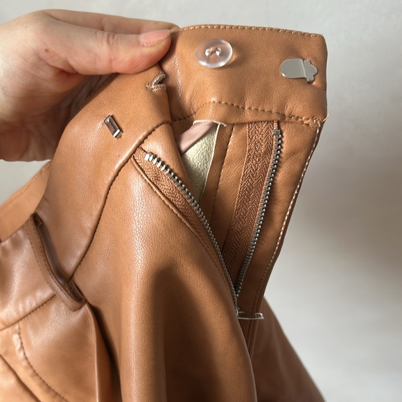 7 For All Mankind Faux Leather Shorts size XS brown camel pleather vegan - Picture 8 of 11
